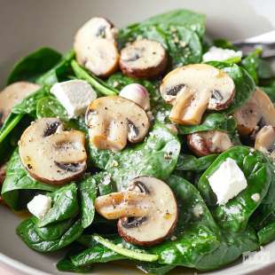 Salade d'Épinards et de Champignons