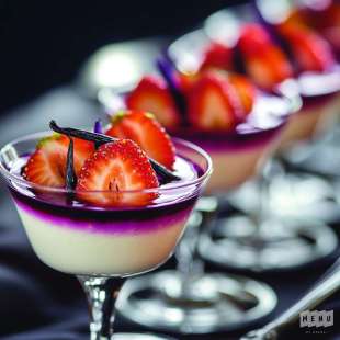 Panna Cotta et ses Fraises au Sirop de Violette