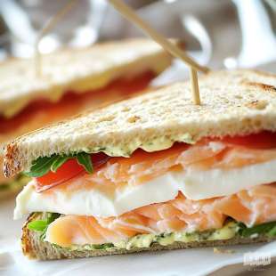 Sandwich Pain Polaire au Saumon Fumé et Fromage frais