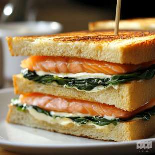 Club Sandwich Chaud au Saumon et Épinards