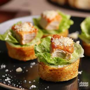 Mini Navette au Poulet César, Laitue et Parmesan