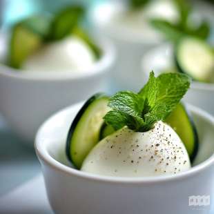 Mini-Cappuccino de Mozzarella à la Menthe et Courgette