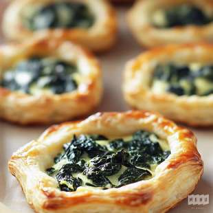Tartes Feuilletées aux Épinards et Ricotta Végétariennes