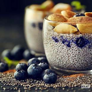 Pudding de Chia au Lait d'Amande et Myrtilles