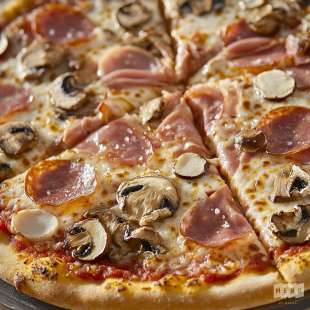 Pizza Napolitaine Prosciutto e Funghi