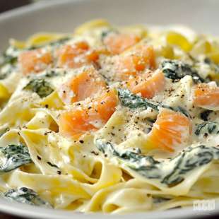 Tagliatelles à la Crème d'Épinard, Ricotta et Saumon Fumé