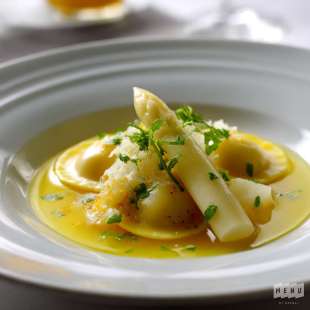 Recette Entrée : Asperges Blanches en Raviole, Bouillon Léger aux Agrumes