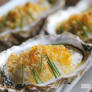 Huîtres Chaudes Gratinées, Beurre Citronné & Oeufs de Truite