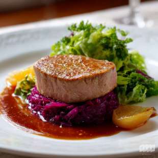 Recette Plat : Filet de Veau, Chou Vert et Échalote Confite