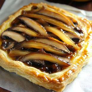 Tarte Fine aux Cèpes et Oignons Caramélisés