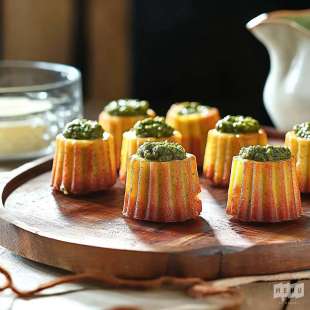 Mini Cannelés au Pesto