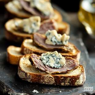 Tartines aux Magrets de Canard Séchés et Roquefort
