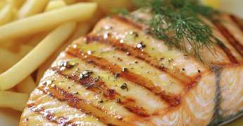 Pavé de Saumon Grillé, Frites (Surgelées)