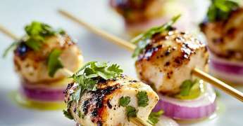 Mini Brochette de Poulet Mariné au Citron et Herbes