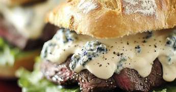 Sandwich au Faux-Filet, Bleu et Sauce Crème au Poivre