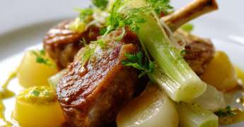 Veau Confit au Jarret, Céleri, Pomme et Condiment Moutarde