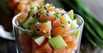 Tartare de Saumon Fumé à la Pomme Granny en Verrine