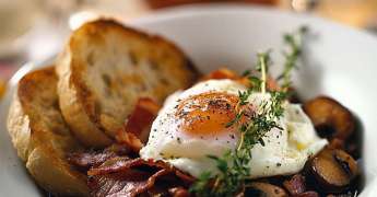 Oeufs Pochés à la Bourguignonne